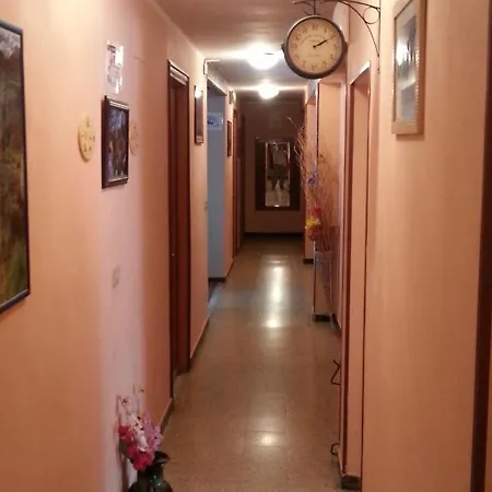 蒙特尼比尔斯小屋酒店 酒店 维纳迪奥