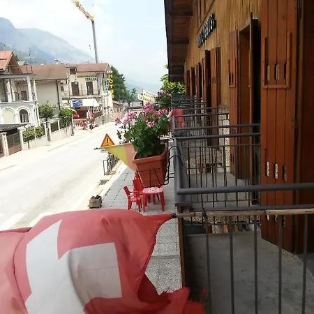 蒙特尼比尔斯小屋酒店 3*